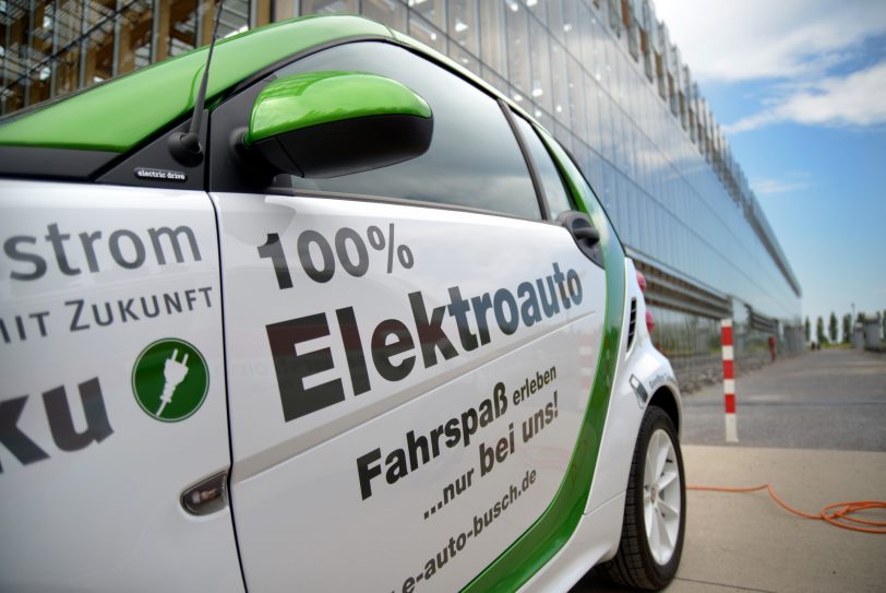 Elektroautos und Solarmobile machten am Freitag (4.7.2014) halt an der Akademie Mont-Cenis.