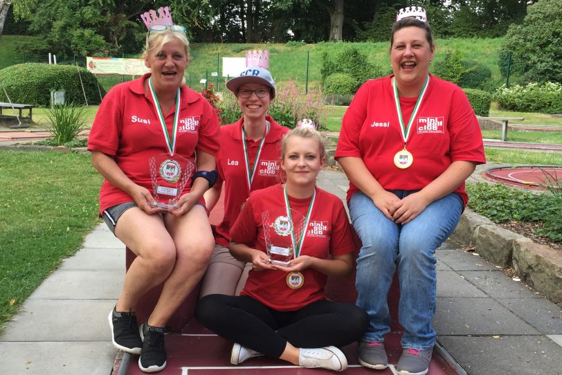 Westdeutsche Meister, die Minigolferinnen des MGC: v.l. Susanne Niepel, Lea Reitemeier, Jacqueline Niepel, Jessica Senke.