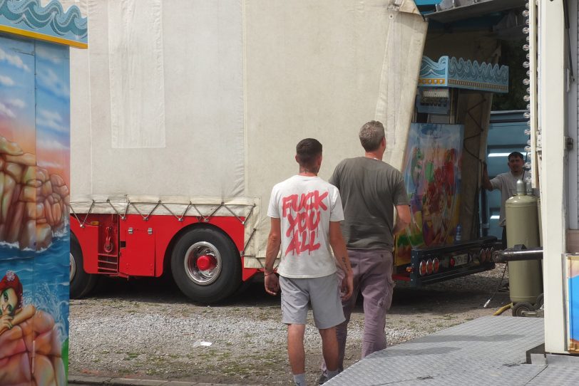 Aufbau am 21. Juli 2025 auf dem Platz in Crange.