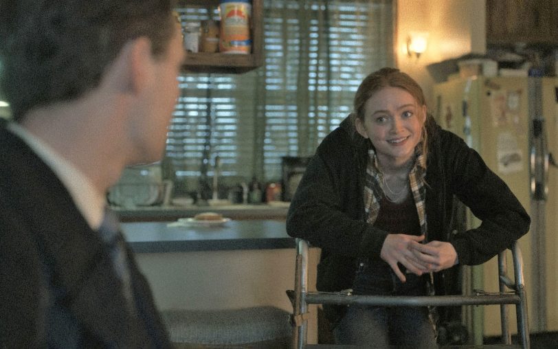 Unfairer Schlagabtausch: Ellie (Sadie Sink) spürt, dass Thomas (Ty Simpkins) nicht ganz ehrlich ist und beschließt, ihn zu drängen, ihr seine tiefsten Geheimnisse zu erzählen.