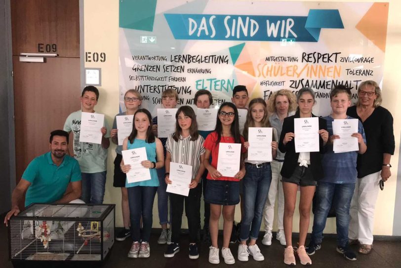 Gymnasiasten präsentieren ihr Forder-Förder-Projekt.