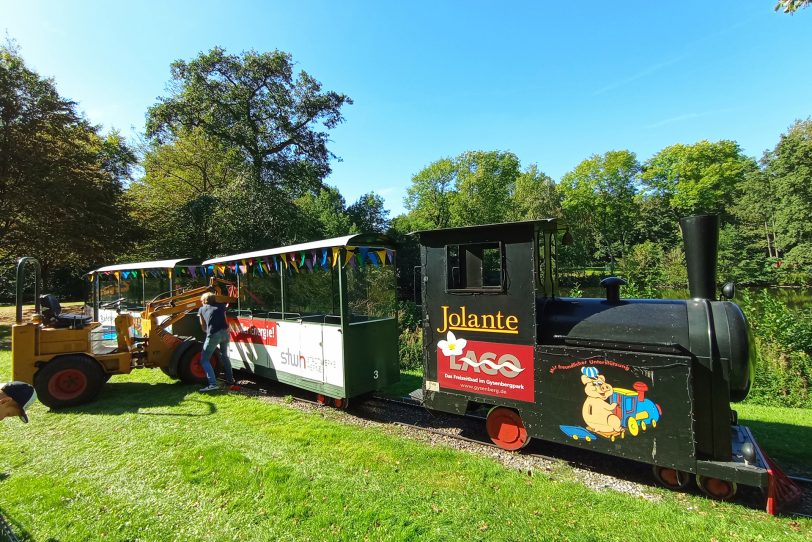 Die Kindereisenbahn Jolante im Gysenberg ist am Sonntag (24.9.2023) entgleist - Grund dafür waren Steine in der Weiche.
