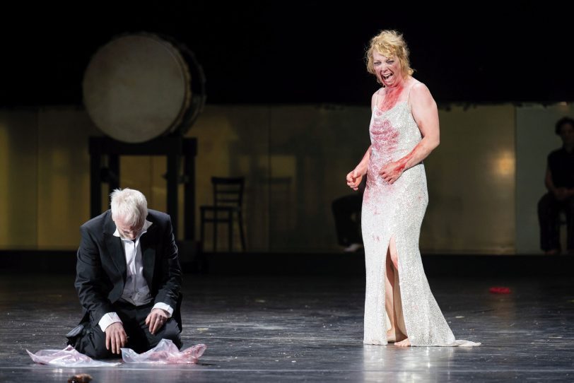 Lina Beckmann mit Ernst Stötzner im ersten Teil „Dionysos“.