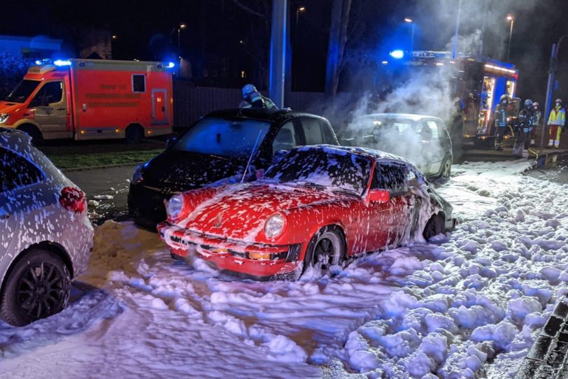 45 Jahre alter Porsche brennt komplett aus.