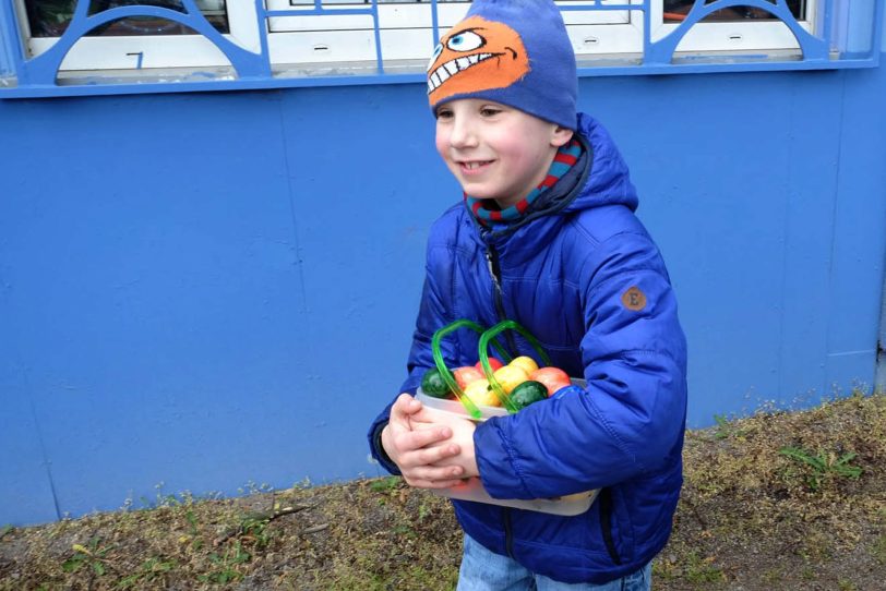 Ostereier-Suche im Horst-Stadion.