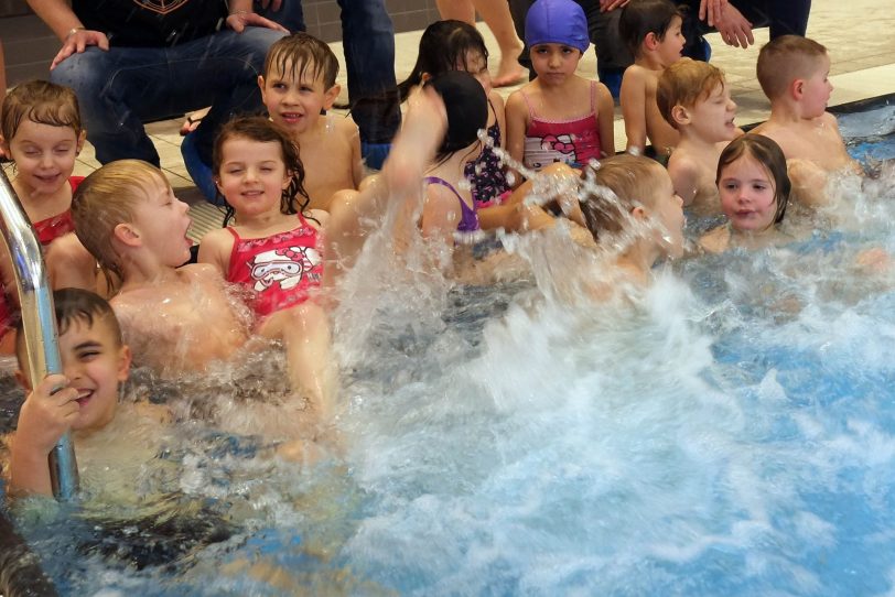 Seepferdchen im Wananas: Gesponsert durch die Mondritter lernen hier die Kleinsten schwimmen.
