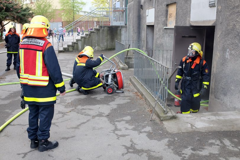Brandeinsatz der Feuerweher Herne in der Vellwigschule in Börnig.