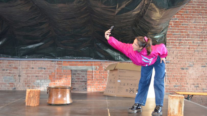 Marry (Pia Heldmann) flüchtet sich in die Insta-Welt, um ihren Traum, ein Star zu werden, zu verwirklichen.