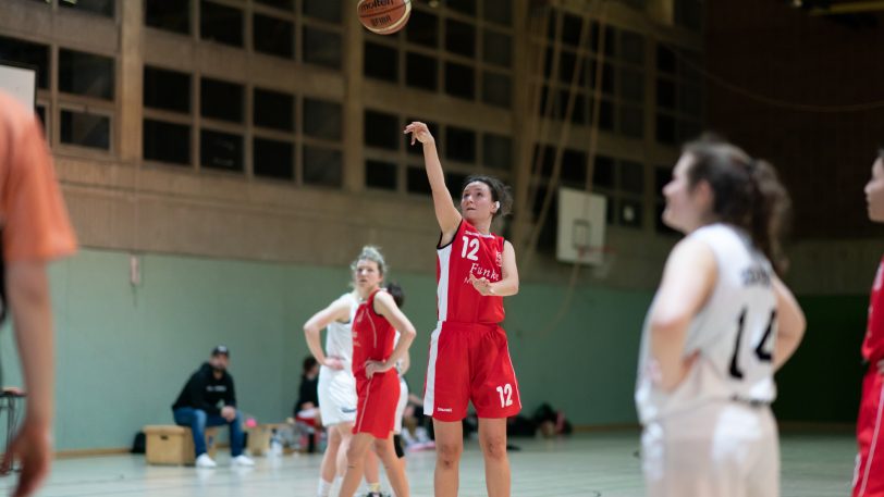 Die Ruhrpott Baskets Herne gewinnen das Spitzenspiel gegen den BSV Wulfen mit 65:42.