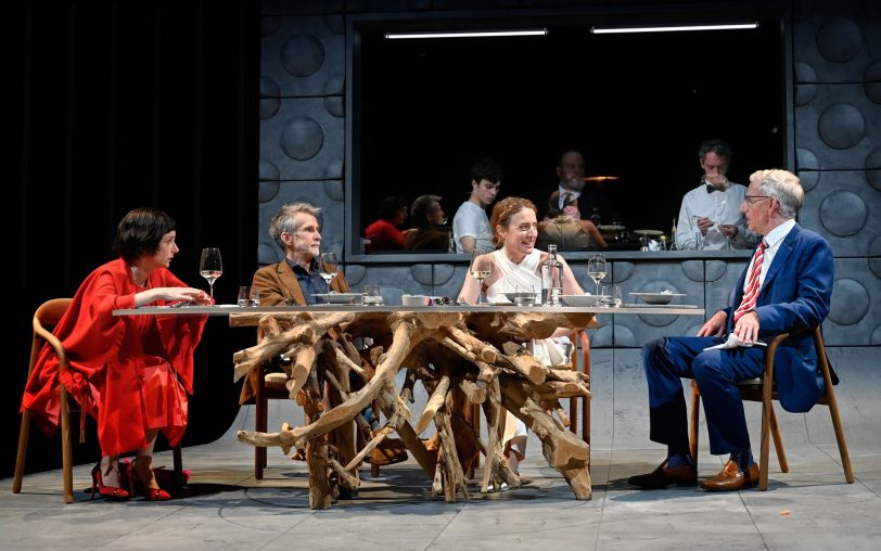 Das Deutsche Theater reist mit einem All-Star-Ensemble nach Recklinghausen und präsentiert die Literatur-Adaption „Das Dinner“.