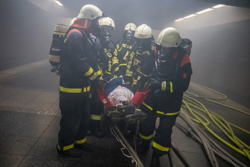 Groß-Übung an der U-Ban-Station Schloss Strünkede: Berufs- und Freiwillige Feuerwehr Herne, Feuerwehr Bochum, Bogestra, DRK, THW und Mitglieder der Grubenwehr als Experten für Aktionen unter derErde im Übungseinsatz