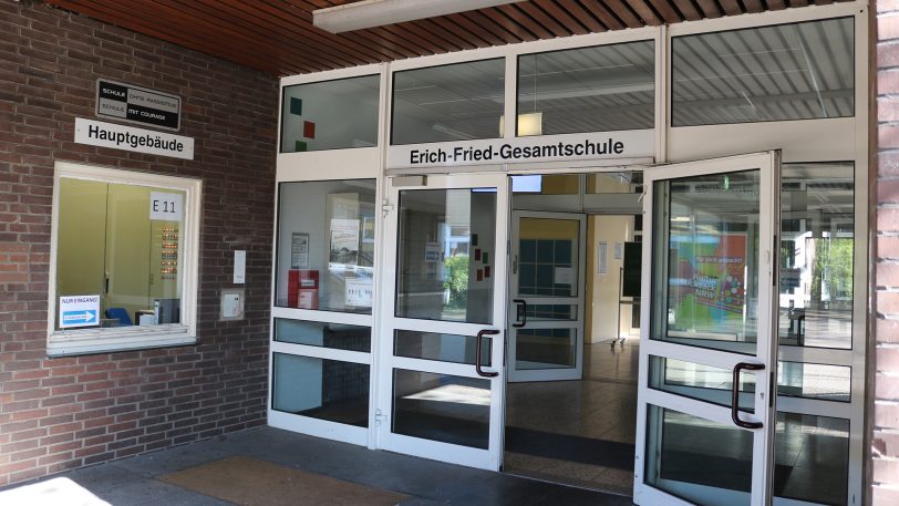 Bitte eintreten: Die Erich-Fried-Gesamtschule hat für die Abiturienten und Q2-Schüler geöffnet.