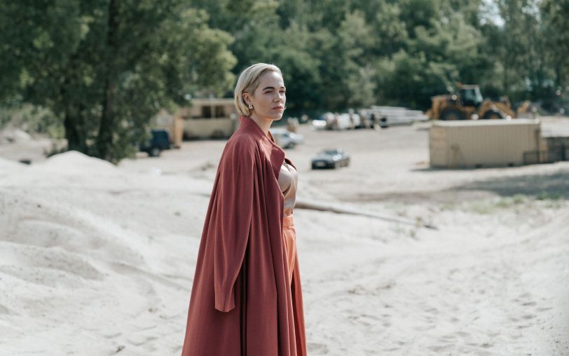 Verena Altenberger spielt Elisabet York, eine Deutsche, die sich in den Clan eingeheiratet hat und im Hintergrund die Strippen zieht.