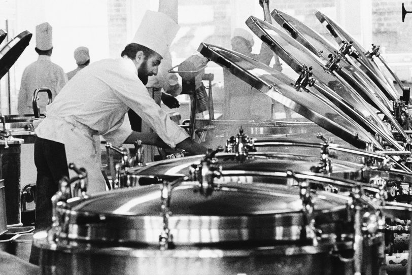 Foto-Grafische Begegnung -Holtappel und Kurowski in Oberhausen: Werksverpflegung bei Henkel, 1979.