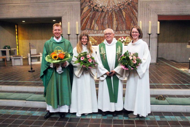 v.l. Dr. Nils Petrat, Jennifer Markwiok mit Pfarrer Georg Birwer (Mitte) und Mirjam Gödeke.
