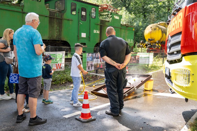 Das Kinderfest am Heimatmuseum Unser Fritz am Sonntag (2.7.2023) stand unter dem Motto "Keine Gewalt gegen Einsatzkräfte". Mit dabei waren unter anderem THW, DLRG, das DRK, Polizei, Feuerwehr sowie die Red und Blue Knights.