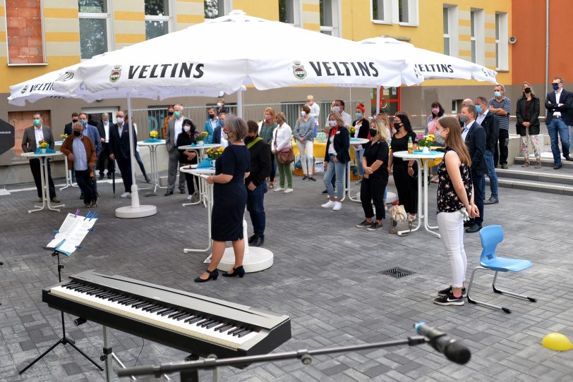 Der schulische Anbau der Laurentiusschule wurde am Montag (24.8.2020) während einer kleiner Feier offiziell seiner Bestimmung übergeben.