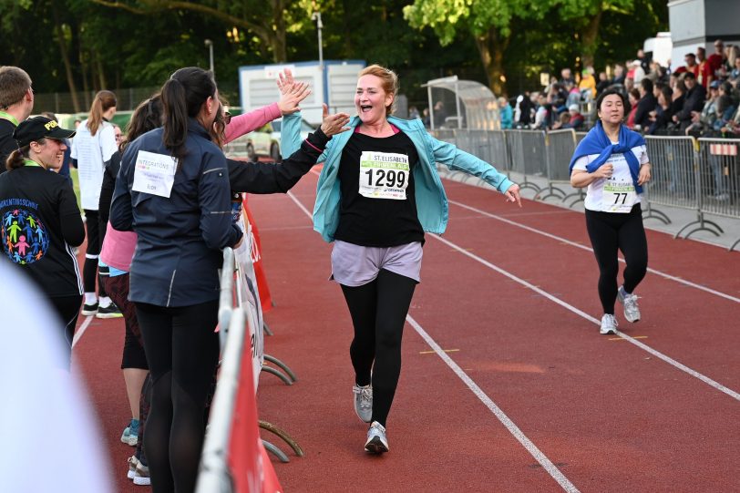 Die Läufer beim Zieleinlauf.