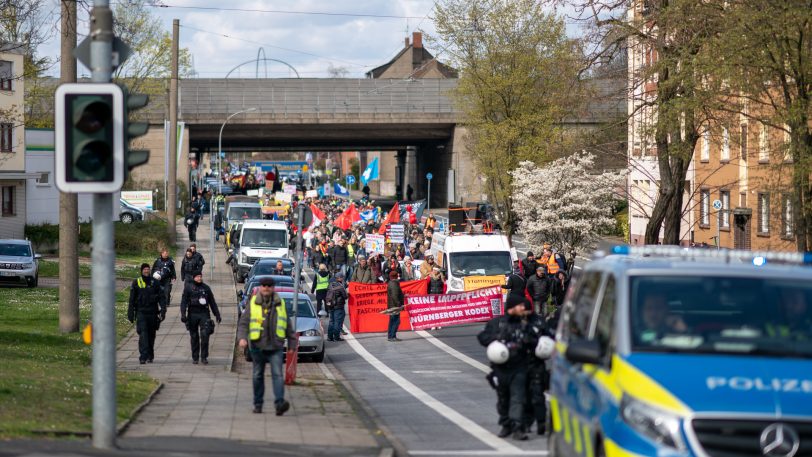 Die Polizei begleitete den Demo-Zug und vermeldete im Anschluss: Alles friedlich.