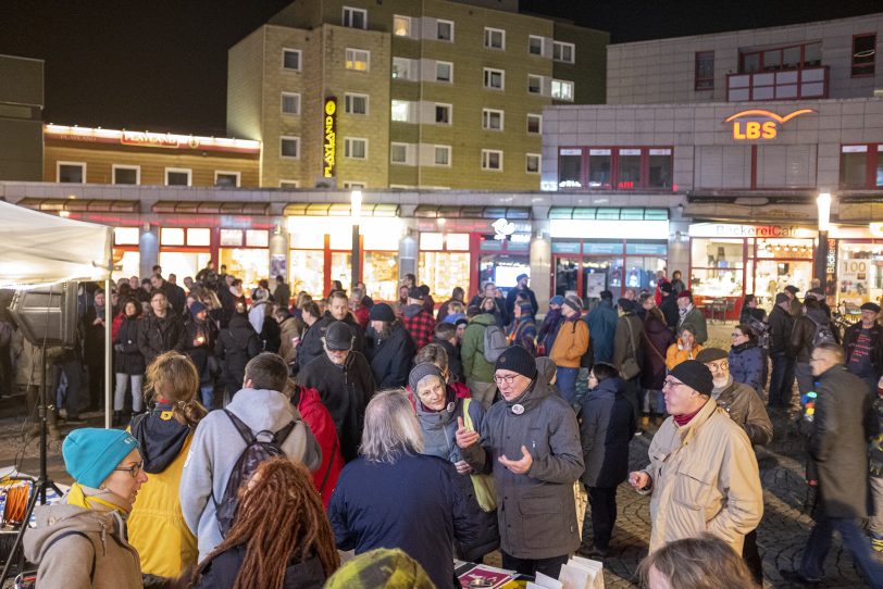Versammlung des Bündnis Herne auf dem Robert-Brauner-Platz.