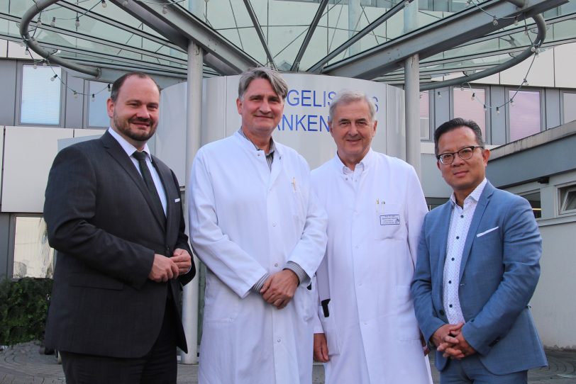v.l. Geschäftsführer Matthias Adler, Prof. Dr. Chris Braumann, Prof. Dr. Matthias Kemen und Verwaltungsdirektor Danh Vu.
