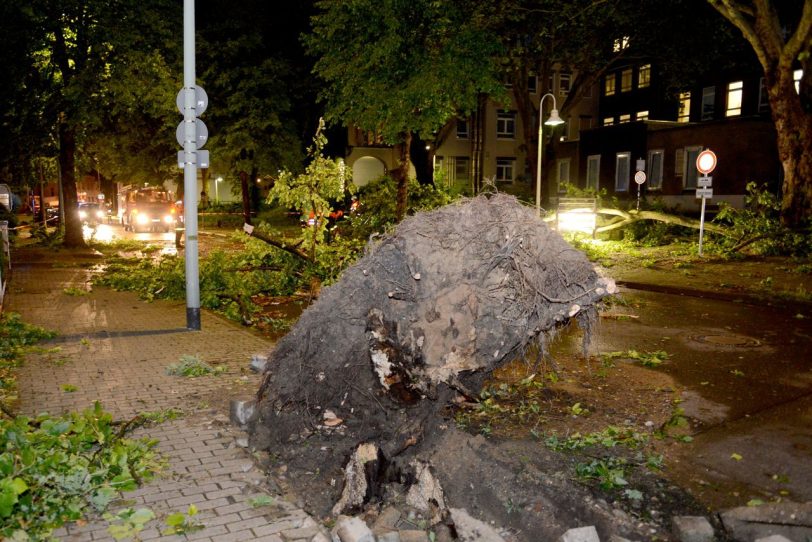 Unwetterschäden am Pfingstmontagabend (9.6.2014) vor dem EvK in Eickel.