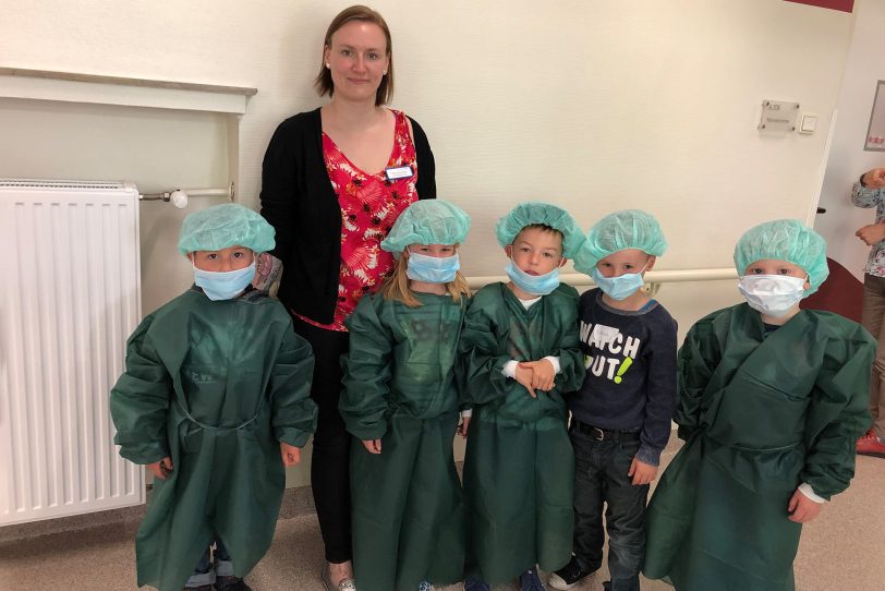 Kinder der Kindergärtnerei besuchen das EvK in Eickel.
