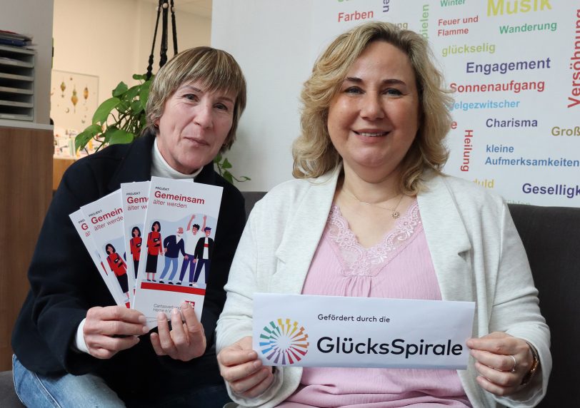 Die Caritas-Mitarbeiterinnen Ulrike Lange und Emine Ertan freuen sich über die Fortsetzung ihres Projekts „Gemeinsam älter werden“.