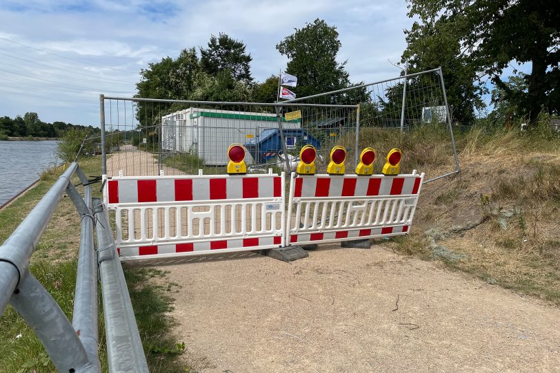 Die Bauarbeiten gehen an der Baustelle am Rhein-Herne-Kanal, hier im Juli 2022, Höhe Grimberger Feld, gehen weiter.