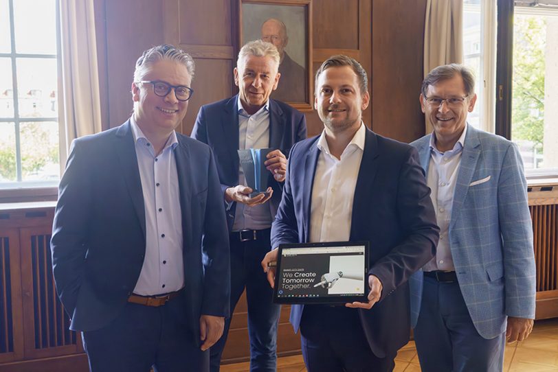 Freuen sich auf die Smart City Days (v.l.): Dr. Dirk Drenk (Herne.Business), Prof. Dr. Jürgen Bock, (Partnerschaftssprecher des DeepTech Innovationsnetzwerks Ruhrvalley), Pierre Golz und OB Dr. Frank Dudda.