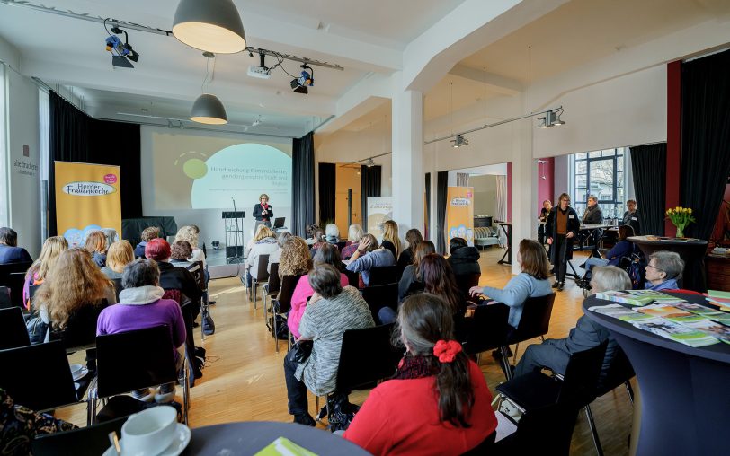 Viele interessierte Frauen waren ins Literaturhaus gekommen.