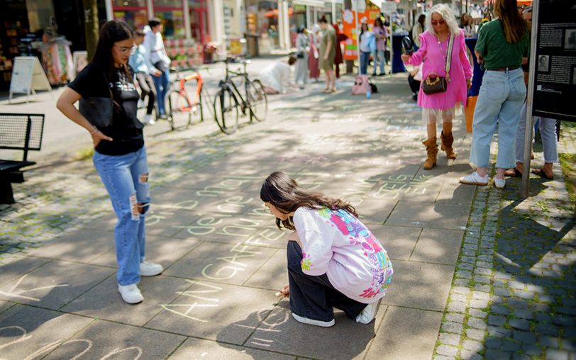 Die Passanten wurden auf die Aktion aufmerksam.
