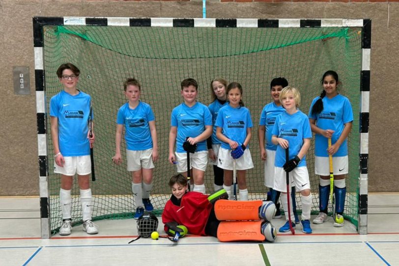 Die U12 vom Hockey-Club Herne nach dem verlorenen Finale gegen Georgsmarienhütte.