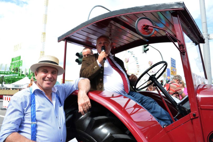 2. Oldtimer-Parade der Cranger Kirmes.
