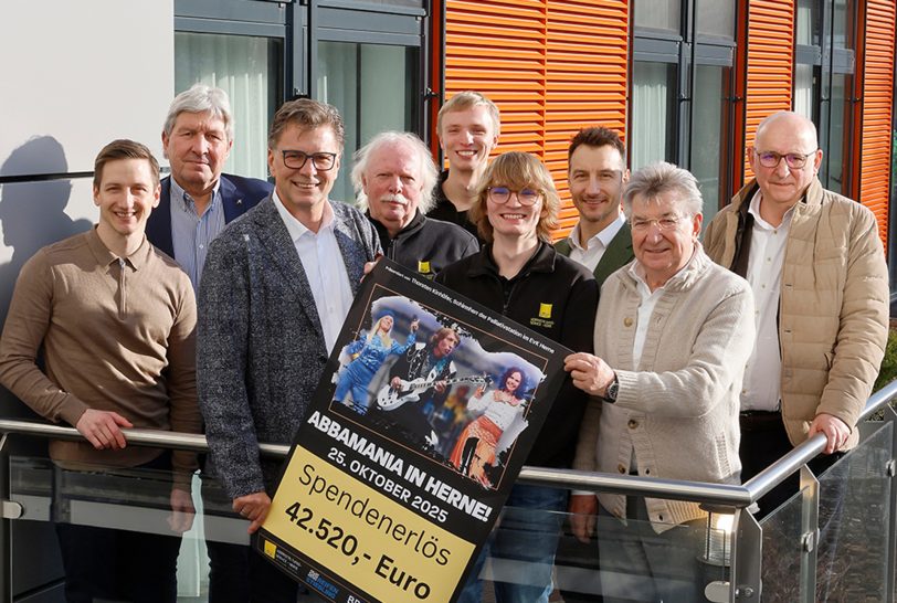 Gemeinsam stark für Menschen am Lebensende: v.l. Mathias Hallerbach, Christian Stiebling, Thorsten Kinhöfer, Norbert Menzel, Mika Menzel, Jano Menzel, Christian Hallerbach, Manfred Ausmeier und Harald Ausmeier.