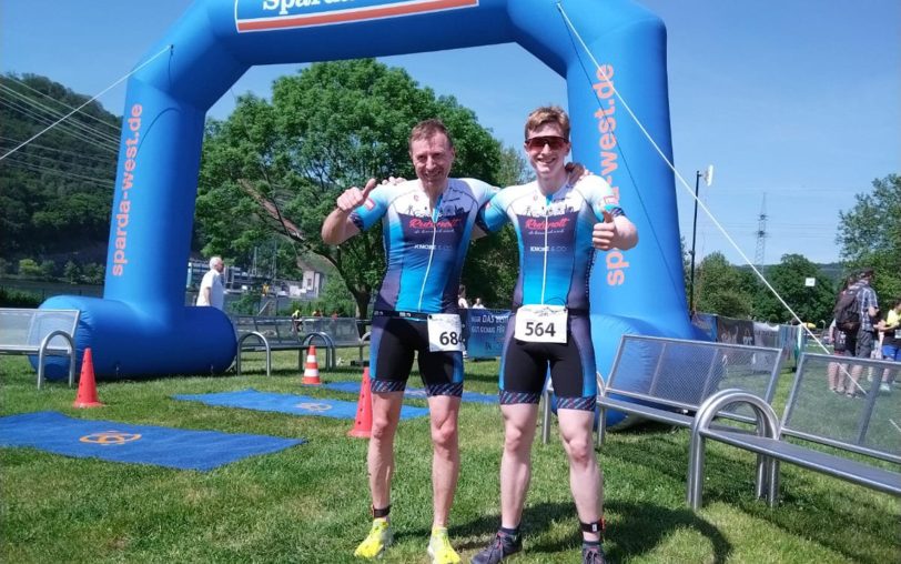 Erfolgreich beim Sprint-Triathlon in Hagen: (v.li.) Leonid Lewtschenk und Jörg Schmidt vom Tri Team Ruhrpott.