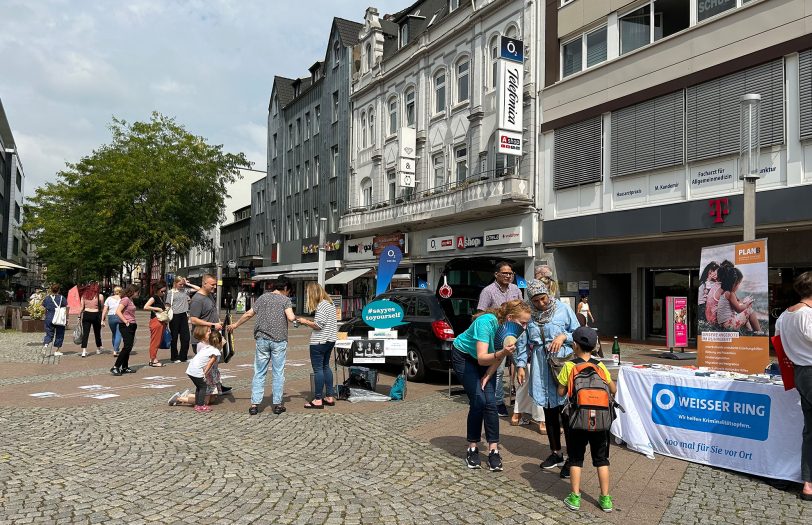 Der Aktionstag 'Gewaltschutz' fand am Mittwoch (14.8.2024) auf dem Robert-Brauner-Platz statt. Elf Organisationen präsentierten ihr Angebot.