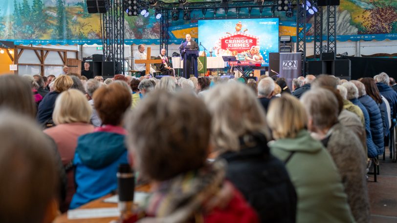 Der traditionelle Gottesdienst der evangelischen Kirchengemeinde Wanne-Eickel in der Bayern-Festhalle auf der Cranger Kirmes am Sonntag (3.8.2025).