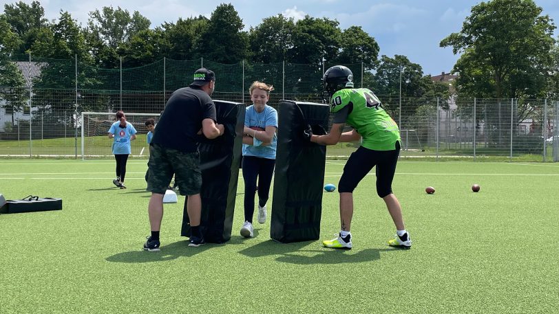 Die Black Barons werden den Schülern wieder American Football näherbringen.