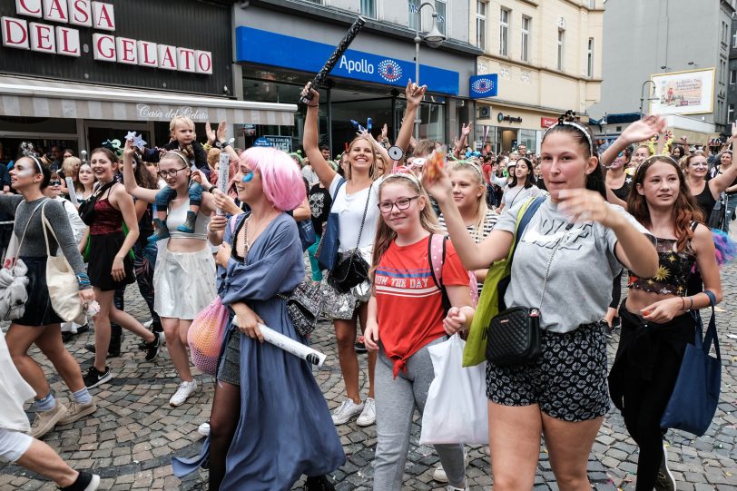 Kirmes-Umzug 2019: Ohne Zwischenfälle erreichten die Feiernden die Bühne vor der Christuskirche.