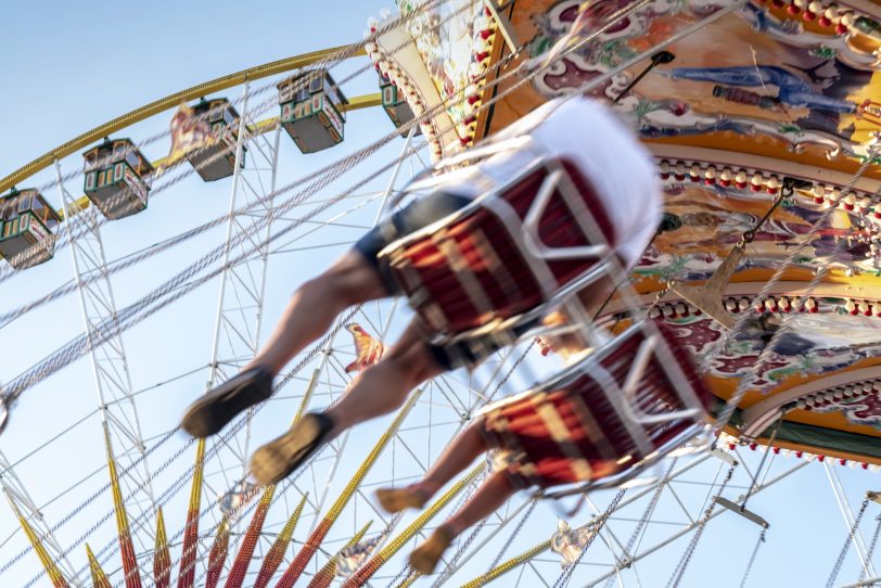 Alles blinkt und alles dreht sich - sehr zur Freude der Kirmes-Fans.