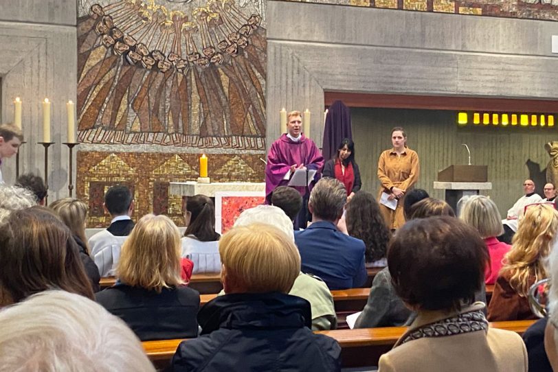 Dr. Nils Petrat, der neue Pfarrer aus St.Dionysius Herne, wurde am Sonntag, 17. März 2024, während einer feierlichen Messe offiziell in sein neues Amt eingeführt.