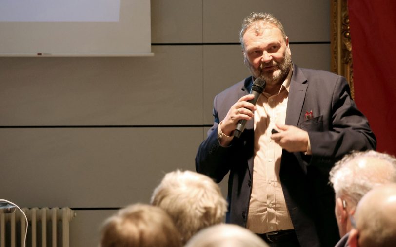 Baudezernent Karlheinz Friedrichs war mit dabei und stellt die Konzeptstudie von Speer und Partner vor.