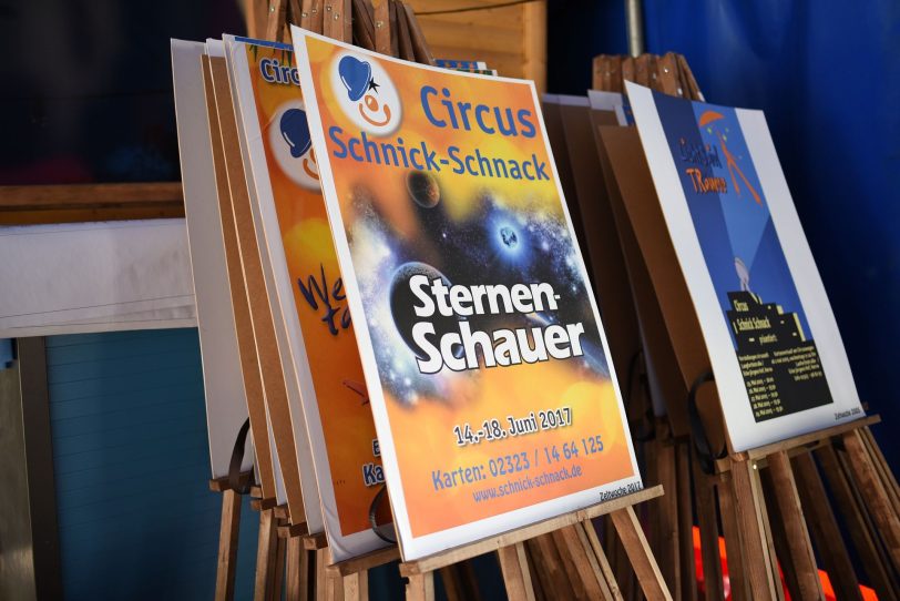 Die Plakate der diesjährigen Show Sternenschauer.