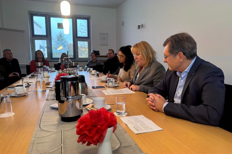 Aus der Gemeinnützigen Beschäftigungsgesellschaft Herne mbH (GBH) wird Herne.Impulse: Oberbürgermeister Dr. Frank Dudda stellte gemeinsam mit Ira von Borczyskowski als Vorsitzende der GBH-Geschäftsführung den neuen Markenauftritt der Öffentlichkeit vor