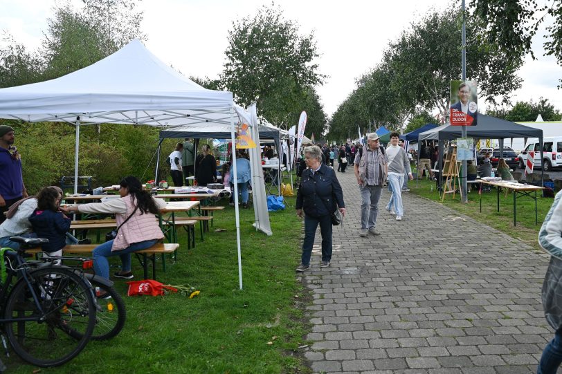 Die Besucher nutzten die angenehmen Temperaturen des Spätsommers für einen Gang über das Kanalfest.