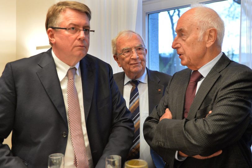 RAG-Männer im Gespräch. RAG-Vorstandsvorsitzender Bernd Tönjes (li).