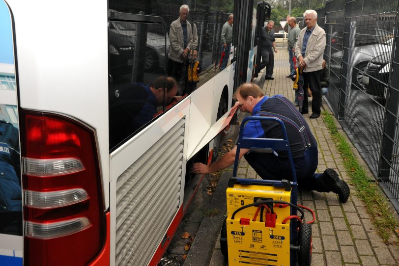 Evakuierung des Sperrbezirks mithilfe der HCR - hier Standort Juliastraße / Cranger Straße.