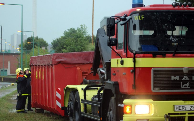 Der Feuerwehr-Einsatz im Hafen am Mittwoch (19.6.2017).