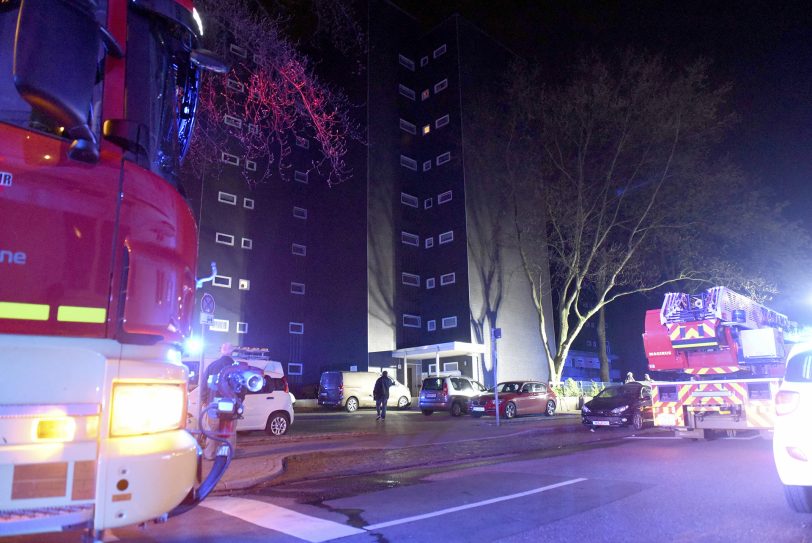 Kellerbrand in einem Hochhaus an der Glockenstrße.